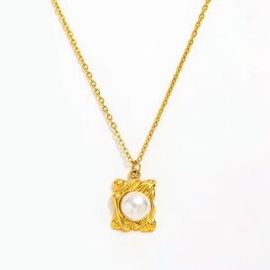 18K Gold Plated Pearl Pendant Necklace